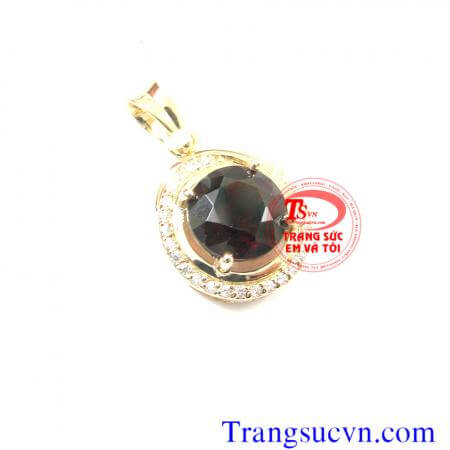 Mặt dây đá garnat