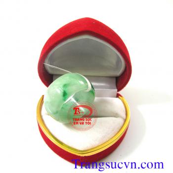 Nhẫn cẩm thạch thiên nhiên đẹp