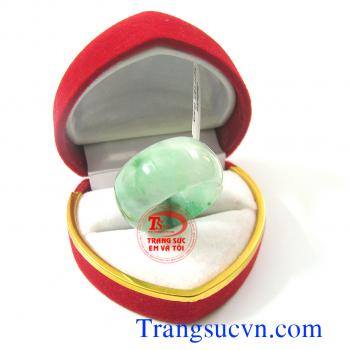 Nhẫn ngọc màu đẹp