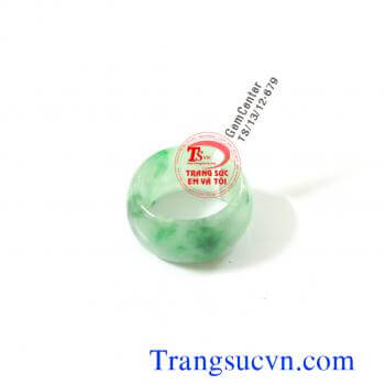 Nhẫn ngọc màu đẹp