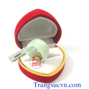 Nhẫn ngọc thiên nhiên jadeite