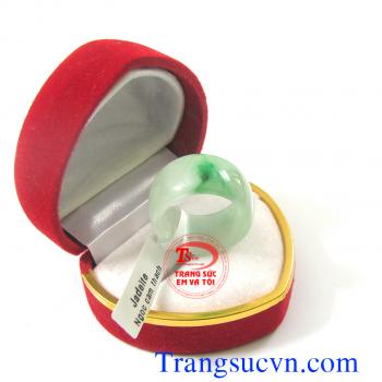Nhẫn ngọc thiên nhiên jadeite