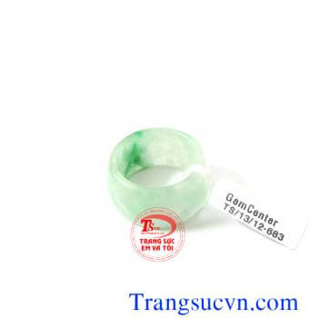 Nhẫn ngọc thiên nhiên jadeite