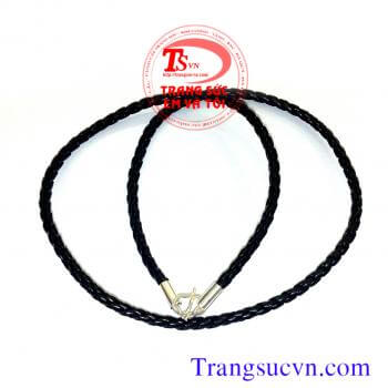 Dây da ốp bạc Dây da ốp bạc  Thông tin dây da ốp bạc 2 đầu Tồng chiều dài: ~ 44 cm  Chiều rộng dây: 4mm