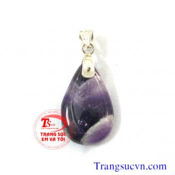 Mặt dây thạch anh tím thiên nhiên được chế tác trên chất liệu:  - Đá Thạch anh tím thiên nhiên 100%  - Móc được làm bằng bạc ta  - Bán toàn quốc  - Thanh toán an toàn  - Giao hàng tận nơi và thanh toán khi nhận hàng.