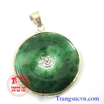 Mặt dây chuyền nam ngọc cẩm thạch bọc rồng được chế tác trên chất liệu:  - Ngọc cẩm thạch thiên nhiên 100%  - Bọc rồng bằng bạc ta  - Móc được làm bằng bạc ta  - Bán toàn quốc  - Thanh toán an toàn  - Giao hàng tận nơi và thanh toán khi nhận hàng.