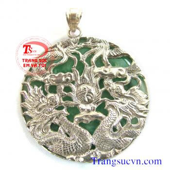 Mặt cẩm thạch bọc rồng chầu đẹp được chế tác trên chất liệu:  - Ngọc cẩm thạch thiên nhiên 100%  - Hình rồng được làm bằng bạc ta  - Bán toàn quốc  - Thanh toán an toàn  - Giao hàng tận nơi và thanh toán khi nhận hàng.
