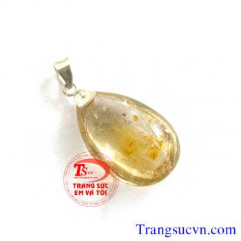 Thạch anh tóc vàng đẹp  Mặt thạch anh tóc thiên nhiên được chế tác trên chất liệu:  - Đá Thạch anh tóc thiên nhiên 100%  - Móc được làm bằng bạc ta  - Bán toàn quốc  - Thanh toán an toàn  - Giao hàng tận nơi và thanh toán khi nhận hàng.