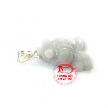 Cá vàng ngọc cẩm thạch thiên nhiên được chế tác trên chất liệu:  - Ngọc cẩm thạch thiên nhiên 100%  - Móc được làm bằng bạc ta  - Bán toàn quốc  - Thanh toán an toàn  - Giao hàng tận nơi và thanh toán khi nhận hàng. 