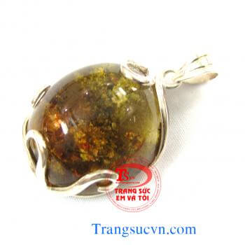 Mặt dây thạch anh tóc san hô đẹp được chế tác trên chất liệu:  - Đá thạch anh cát đẹp  - Móc được làm bằng bạc ta  - Bán toàn quốc  - Thanh toán an toàn  - Giao hàng tận nơi và thanh toán khi nhận hàng.