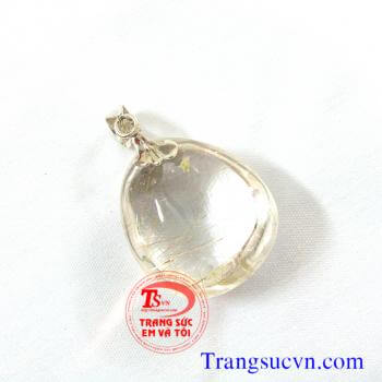 Mặt dây đá thạch anh tóc cho nam  Mặt thạch anh tóc thiên nhiên được chế tác trên chất liệu:  - Đá Thạch anh tóc thiên nhiên 100%  - Móc được làm bằng bạc ta  - Bán toàn quốc  - Thanh toán an toàn  - Giao hàng tận nơi và thanh toán khi nhận hàng.