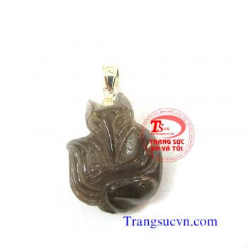 Cáo 9 đuôi thạch anh khói được chế tác trên chất liệu:  - Thạch anh khói thiên nhiên 100%  - Móc được làm bằng bạc ta  - Bán toàn quốc  - Thanh toán an toàn  - Giao hàng tận nơi và thanh toán khi nhận hàng. 