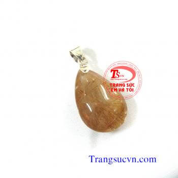 Thạch anh tóc mặt dây  Mặt thạch anh tóc thiên nhiên được chế tác trên chất liệu:  - Đá Thạch anh tóc thiên nhiên 100%  - Móc được làm bằng bạc ta  - Bán toàn quốc  - Thanh toán an toàn  - Giao hàng tận nơi và thanh toán khi nhận hàng.