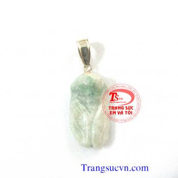 Mặt dây ve cẩm thạch ý nghĩa trong học tập được chế tác trên chất liệu:  - Ngọc cẩm thạch thiên nhiên 100%  - Móc được làm bằng bạc ta  - Bán toàn quốc  - Thanh toán an toàn  - Giao hàng tận nơi và thanh toán khi nhận hàng.