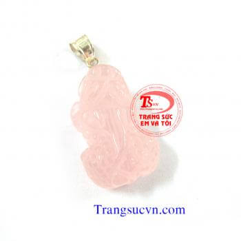 Mặt dây từ hưu thạch anh hồng Mặt dây từ hưu thạch anh hồng được chế tác trên chất liệu:  - Ngọc cẩm thạch thiên nhiên 100%  - Móc được làm bằng bạc ta  - Bán toàn quốc  - Thanh toán an toàn  - Giao hàng tận nơi và thanh toán khi nhận hàng.