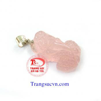 Mặt dây từ hưu thạch anh hồng Mặt dây từ hưu thạch anh hồng được chế tác trên chất liệu:  - Ngọc cẩm thạch thiên nhiên 100%  - Móc được làm bằng bạc ta  - Bán toàn quốc  - Thanh toán an toàn  - Giao hàng tận nơi và thanh toán khi nhận hàng.