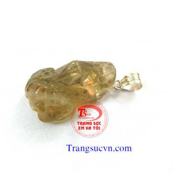 Mặt dây đá thạch anh khói tỳ hưu được chế tác trên chất liệu:  - Ngọc cẩm thạch thiên nhiên 100%  - Móc được làm bằng bạc ta  - Bán toàn quốc  - Thanh toán an toàn  - Giao hàng tận nơi và thanh toán khi nhận hàng. 