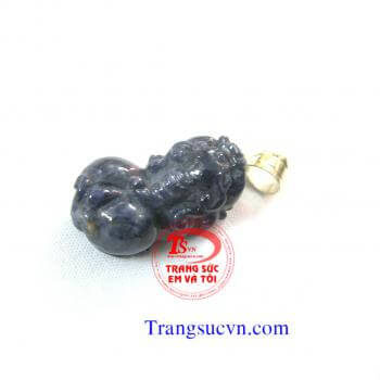 Mặt dây tỳ hưu đá quý sapphire thiên nhiên được chế tác trên chất liệu:  - Ngọc cẩm thạch thiên nhiên 100%  - Móc được làm bằng bạc ta  - Bán toàn quốc  - Thanh toán an toàn  - Giao hàng tận nơi và thanh toán khi nhận hàng. 