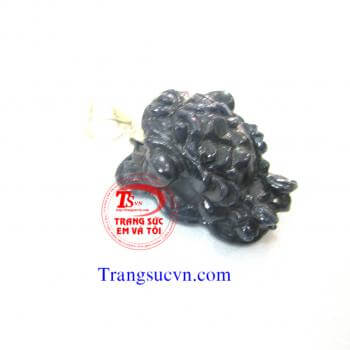 Mặt dây cóc 3 chân đá quý sapphire được chế tác trên chất liệu:  - Ngọc cẩm thạch thiên nhiên 100%  - Móc được làm bằng bạc ta  - Bán toàn quốc  - Thanh toán an toàn  - Giao hàng tận nơi và thanh toán khi nhận hàng. Mat-day-ty-huu-da-quy-thien-nhien, Mặt