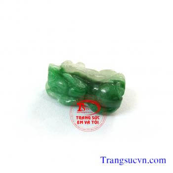Tỳ hưu ngọc cẩm thạch thiên nhiên Tỳ hưu ngọc cẩm thạch thiên nhiên  Tỳ hưu Jadeite  Chất liệu: Ngọc cẩm thạch nhiên nhiên ( Natural Jadeite)  Tỳ hưu cẩm thạch ( Tỳ hưu phỉ thúy )  Tỳ hưu có GIẤY KIỂM ĐỊNH ĐÁ QUÝ kèm theo tỳ hưu  Đặc điểm khoáng vật: - Tê