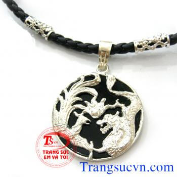 Mặt dây chuyền rồng phượng bạc + Dây chuyền da bọc rồng  1 Dây da bọc bạc hình rồng  1 Mặt dây chuyền bạc hình Long Phượng  Chất liệu chính: Bạc ta + Dây da.  Sản phẩm bán toàn quốc - Thanh toán khi nhận hàng.