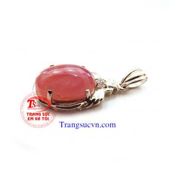 Mặt dây chuyền bạc ruby Mặt dây chuyền nữ được chế tác trên chất liệu chính là: Ruby thiên nhiên, xuất xứ: Lục yên, Việt nam Bạc ta 925 Sản phẩm mặt dây chuyền bạc ruby thiên nhiên. Bán toàn quốc. Giao hàng và thanh toán khi nhận hàng. Tổng trọng lượng: 4