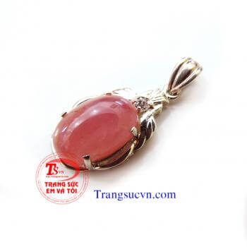 Mặt dây chuyền bạc ruby Mặt dây chuyền nữ được chế tác trên chất liệu chính là: Ruby thiên nhiên, xuất xứ: Lục yên, Việt nam Bạc ta 925 Sản phẩm mặt dây chuyền bạc ruby thiên nhiên. Bán toàn quốc. Giao hàng và thanh toán khi nhận hàng. Tổng trọng lượng: 4