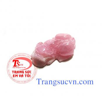 Tỳ hưu Ruby thiên nhiên mang đến nhiều may mắn về phong thủy, tài lộc dồi dào cho gia chủ.