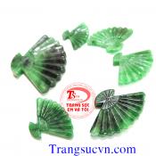 Mặt dây hình Quạt Cẩm thạch ngọc Jadeitet làm mặt dây phong thủy. hợp bọc bạc, vàng đeo dây len, dây cao su, dây da  Dây chuyền bạc, dây chuyền vàng.  Sản phẩm có GIẤY KIỂM ĐỊNH ĐÁ QUÝ kèm theo mặt dây cẩm thạch jadeite hình quạt.  Bán Toàn Quốc, Vận Chuy