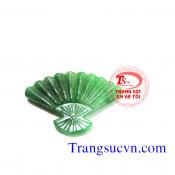 Ngọc Jadeite thiên nhiên mặt dây Mặt dây hình Quạt Cẩm thạch ngọc Jadeitet làm mặt dây phong thủy. hợp bọc bạc, vàng đeo dây len, dây cao su, dây da  Dây chuyền bạc, dây chuyền vàng.  Sản phẩm có GIẤY KIỂM ĐỊNH ĐÁ QUÝ kèm theo mặt dây cẩm thạch jadeite hì