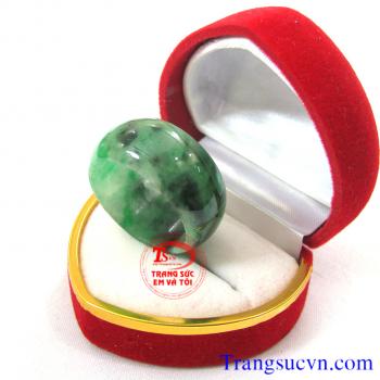 Nhẫn cẩm thạch thiên nhiên   Nhẫn ngọc cẩm thạch thiên nhiên Jadeite dùng đeo tay.  Sản phẩm nhẫn ngọc cẩm thạch thiên nhiên với chất lượng ngọc cẩm thạch thiên nhiên được đảm bảo nhờ  GIẤY KIỂM ĐỊNH ĐÁ QUÝ KÈM THEO SẢN PHẨM.  Bán toàn quốc, Thanh toán an