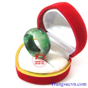 Nhẫn cẩm thạch thiên nhiên   Nhẫn ngọc cẩm thạch thiên nhiên Jadeite dùng đeo tay.  Sản phẩm nhẫn ngọc cẩm thạch thiên nhiên với chất lượng ngọc cẩm thạch thiên nhiên được đảm bảo nhờ  GIẤY KIỂM ĐỊNH ĐÁ QUÝ KÈM THEO SẢN PHẨM.  Bán toàn quốc, Thanh toán an