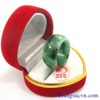 Nhẫn ngọc cẩm thạch