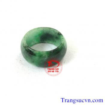 Nhẫn ngọc cẩm thạch