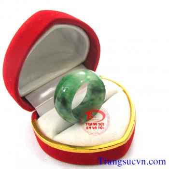Nhẫn nam ngọc Jadete Nhẫn ngọc cẩm thạch thiên nhiên Jadeite dùng đeo tay.  Sản phẩm nhẫn ngọc cẩm thạch thiên nhiên với chất lượng ngọc cẩm thạch thiên nhiên được đảm bảo nhờ  GIẤY KIỂM ĐỊNH ĐÁ QUÝ KÈM THEO SẢN PHẨM.  Bán toàn quốc, Thanh toán an toàn kh