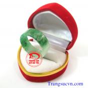 Nhẫn ngọc ngón cái, Nhẫn ngọc phỉ thúy nam dành cho nam  Trọng lượng: ~ 4,72 g  Kích thước: ~26,00x 21,30 /8,80 mm  Nhẫn ngọc phỉ thúy, nhan ngoc phi thuy   http://trangsucvn.com Hình ảnh: Nhẫn ngọc phỉ thúy    Theo sưu tâm mạng: Giúp máu và khí huyết lưu