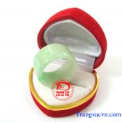 Kèm đầy đủ mã số của từng chiếc nhẫn riêng Kèm đầy đủ GIẤY KIỂM ĐỊNH ĐÁ QUÝ của trung tâm kiểm định đá quý Việt Nam cấp Bạn có thể kiểm tra lại thông tin sản phẩm trên kiểm định bằng cách liên hệ với số điện thoại in trên mặt sau của GIẤY KIỂM ĐỊNH. Bạn h