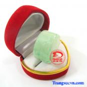 Kèm đầy đủ mã số của từng chiếc nhẫn riêng Kèm đầy đủ GIẤY KIỂM ĐỊNH ĐÁ QUÝ của trung tâm kiểm định đá quý Việt Nam cấp Bạn có thể kiểm tra lại thông tin sản phẩm trên kiểm định bằng cách liên hệ với số điện thoại in trên mặt sau của GIẤY KIỂM ĐỊNH. Bạn h