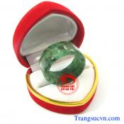 Công ty Trang Sức Em Và Tôi đảm bảo với các bạn rằng: Sản phẩm nhẫn ngọc Cẩm thạch thiên nhiên của chúng tôi bán ra là hàng xịn, tự nhiên 100%, chất lượng tố và mẫu mã phong phú đa dang và giá cả cạnh tranh so với giá trên thị trường hiện nay.  Khi bạn mu