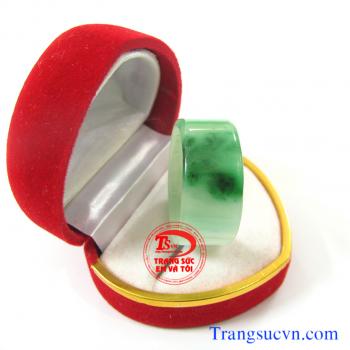 Nhẫn ngọc thiên nhiên Jadeite