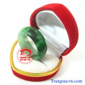 Nhẫn ngọc cẩm thạch Nhẫn ngọc cẩm thạch thiên nhiên đẹp Nhẫn ngọc phỉ thúy nam dành cho nam  Trọng lượng: ~ 7,65 g  Kích thước: ~29,50 x22,00/9,90 mm  Nhẫn ngọc phỉ thúy, nhan ngoc phi thuy   http://trangsucvn.com Hình ảnh: Nhẫn ngọc phỉ thúy    Theo sưu