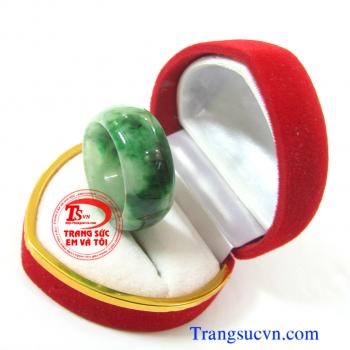Nhẫn ngọc cẩm thạch thiên Nhẫn ngọc nam Jadeite  Nhẫn ngọc cẩm thạch thiên nhiên đẹp Nhẫn ngọc phỉ thúy nam dành cho nam  Trọng lượng: ~ 6,10 g  Kích thước lòng: ~19,00 mm  Nhẫn ngọc phỉ thúy, nhan ngoc phi thuy   http://trangsucvn.com Hình ảnh: Nhẫn ngọc