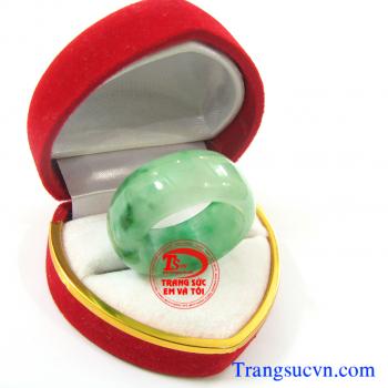  Nhẫn ngọc Jadeite đẹp Nhẫn ngọc nam Jadeite  Nhẫn ngọc cẩm thạch thiên nhiên đẹp Nhẫn ngọc phỉ thúy nam dành cho nam  Trọng lượng: ~ 7,61 g  Kích thước lòng: ~18,90 mm  Nhẫn ngọc phỉ thúy, nhan ngoc phi thuy   http://trangsucvn.com Hình ảnh: Nhẫn ngọc ph