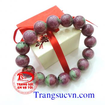 Ruby-Zoisite vòng tay hộ mệnh   Tổng trọng lượng: 70,68 g  Kích thước: ~ 13,00 - 13,50 mm  Hình dạng: Tròn hạt  Tổng số hạt: 14 hạt  Vòng tay Ruby và Anyolite- Zoisite thiên nhiên đeo theo mệnh tuyệt vời, mang lại trí tâm an tịnh, may nắm và luôn được bìn