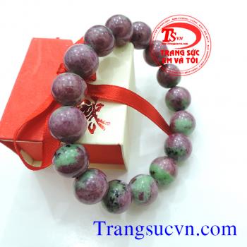 Ruby-Zoisite vòng tay hộ mệnh   Tổng trọng lượng: 70,68 g  Kích thước: ~ 13,00 - 13,50 mm  Hình dạng: Tròn hạt  Tổng số hạt: 14 hạt  Vòng tay Ruby và Anyolite- Zoisite thiên nhiên đeo theo mệnh tuyệt vời, mang lại trí tâm an tịnh, may nắm và luôn được bìn