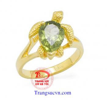 Nhẫn cụ rùa nhẫn may nắm Nhẫn nữ vàng tây đá peridot Nhẫn nữ vàng trắng Peridot   Nhẫn vàng tây gắn đá Peridot thiên nhiên   Đá Peridot tượng trưng cho tài hùng biện, thuyết phục. Nó tái sinh và cung cấp năng lượng nên được ví như một liều thuốc tăng lực 