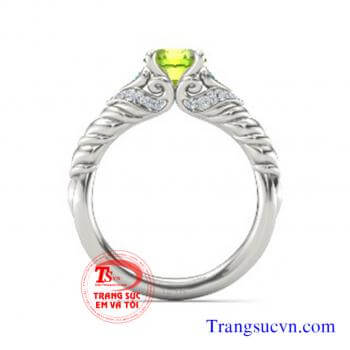 Nhẫn nữ sang trọng vàng tây 10k gắn đá quý peridot thiên nhiên Nhẫn nữ vàng tây đá peridot Nhẫn nữ vàng trắng Peridot   Nhẫn vàng tây gắn đá Peridot thiên nhiên   Đá Peridot tượng trưng cho tài hùng biện, thuyết phục. Nó tái sinh và cung cấp năng lượng nê