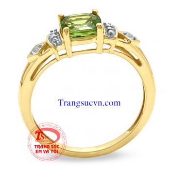 Nhẫn peridot vàng tây 10k Nhẫn nữ vàng tây đá peridot Nhẫn nữ vàng trắng Peridot   Nhẫn vàng tây gắn đá Peridot thiên nhiên   Đá Peridot tượng trưng cho tài hùng biện, thuyết phục. Nó tái sinh và cung cấp năng lượng nên được ví như một liều thuốc tăng lực