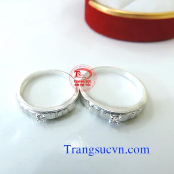 Nhẫn đôi bạc ta với giá cả cạnh tranh và chất lượng bảo đảm về mặt đường nét đẹp.  Nhẫn được sửa theo size tay của bạn.  Nhẫn đôi bán toàn quốc,   Thanh toán khi nhận nhẫn trên toàn quốc  Bạn điền đầy đủ thông tin vào phần>  ĐẶT MUA NGAY  Chúng tôi sẽ liê
