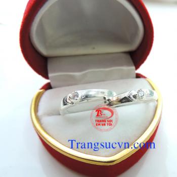 Nhẫn đôi đẹp bạc ta Nhẫn đôi bạc ta với giá cả cạnh tranh và chất lượng bảo đảm về mặt đường nét đẹp.  Nhẫn được sửa theo size tay của bạn.  Nhẫn đôi bán toàn quốc,   Thanh toán khi nhận nhẫn trên toàn quốc  Bạn điền đầy đủ thông tin vào phần>  ĐẶT MUA NG